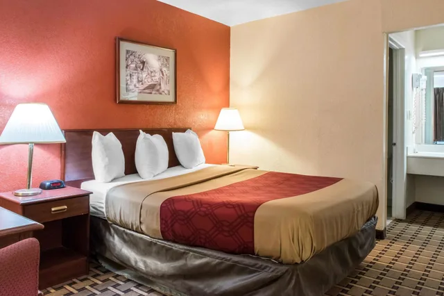 غرفة قياسية بسرير كوين للمدخنين، Econo Lodge Carlisle Central 3/5