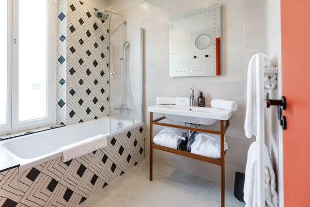 غرفة سوبيريور بسرير كوين بشرفة، Hotel Verlaine Cannes 10/10