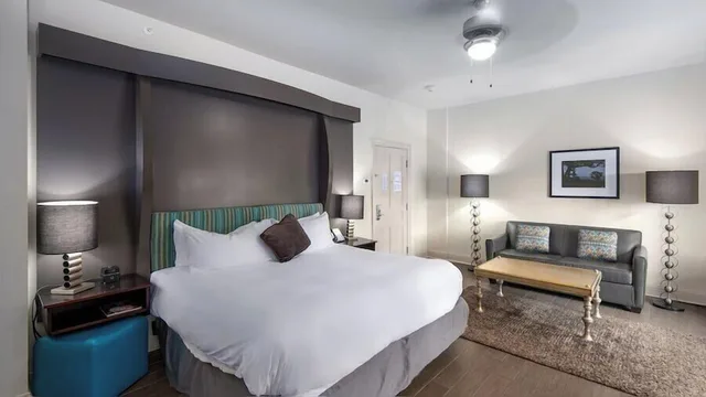 Suite, King Bed, Gulf View، The White House Hotel 1/1
