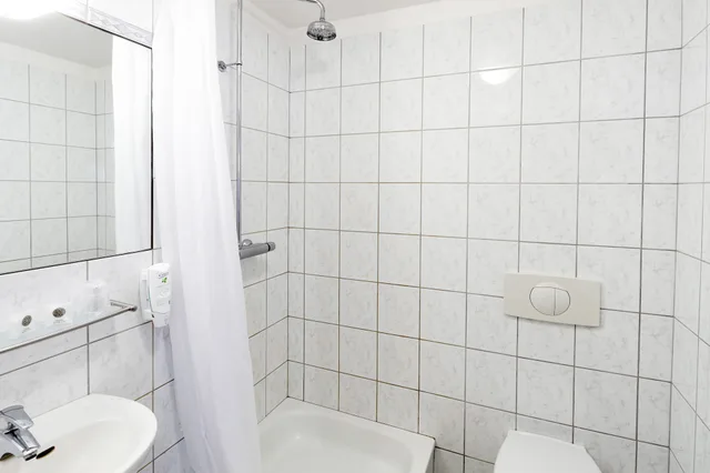 غرفة عائلية بسرير مزدوج وسريرين منفصلين، Fosshotel Baron 6/8