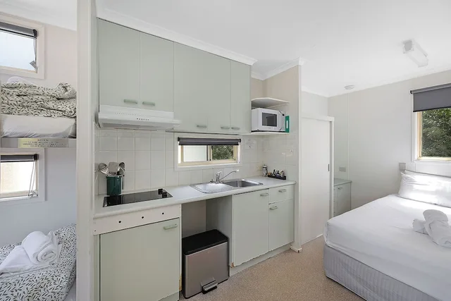 كابينة اقتصادية بسرير كوين وسرير بطابقين، Reflections Holiday Parks Nambucca Heads 1/4