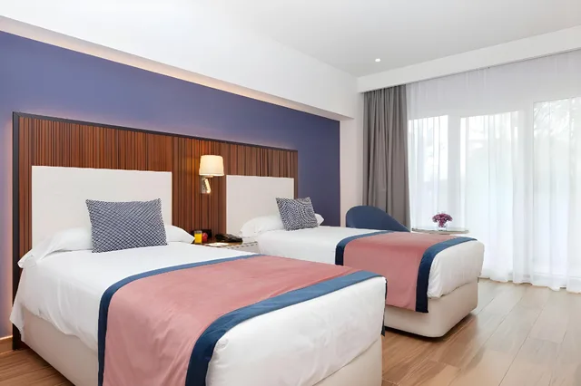 Deluxe, Triple, Alanda Hotel Marbella 1/1