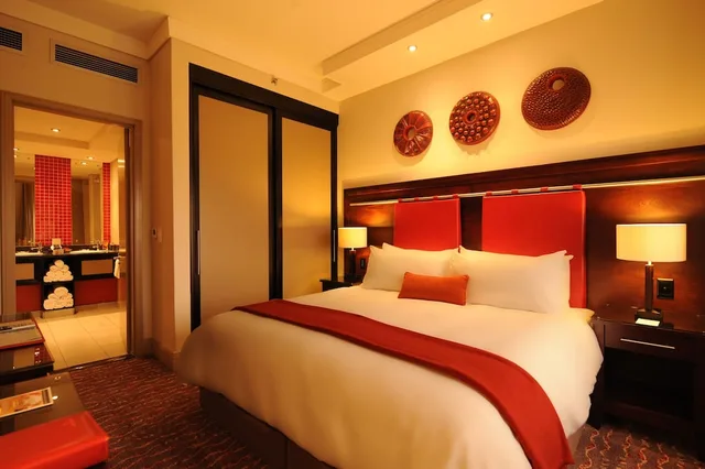 غرفة سوبيريور بسرير كينج، Mondior Emperors Palace 3/4