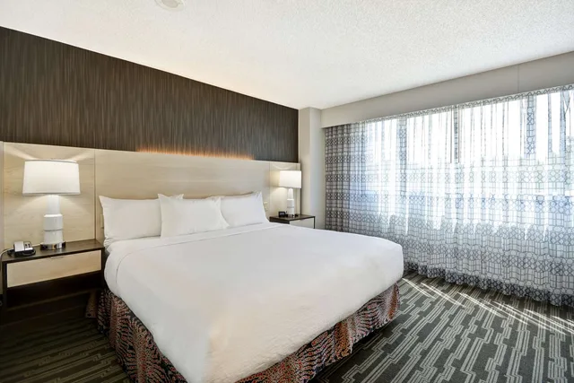جناح بريميوم ركني بغرفتين، Embassy Suites Charlotte 2/4