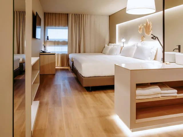 Privilege, King Bed, Mercure Fatima 1/10