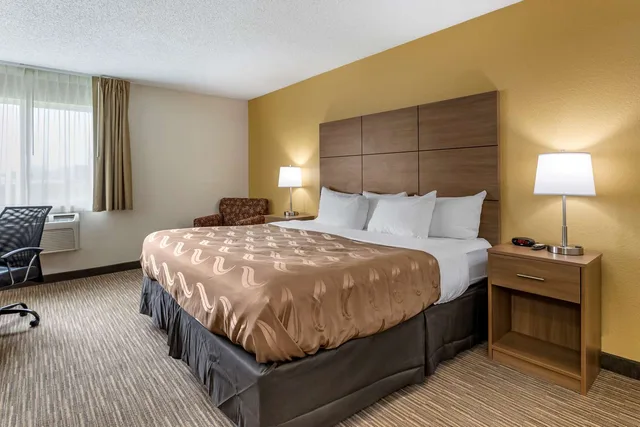 Efficiency, Suite, King Bed، Quality Inn Creston 2/3