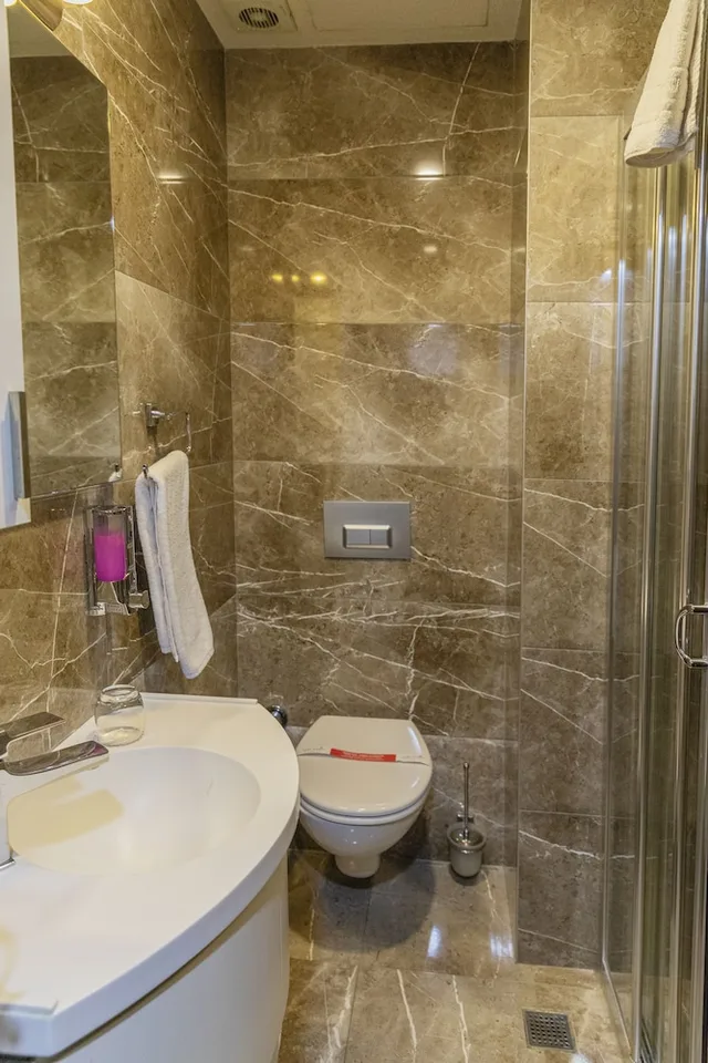 غرفة صغيرة بسرير كوين، Ayramin Deluxe Hotel 3/3