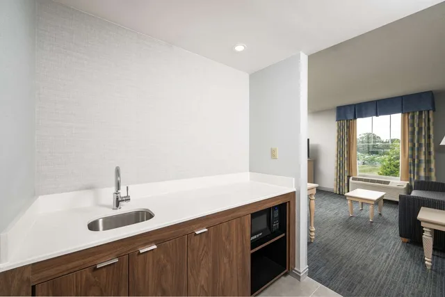 جناح استوديو بسرير كينج مع أريكة لذوي الإعاقة، Hampton Inn & Suites Cape Cod-West Yarmouth 1/1
