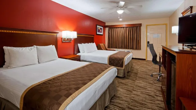 غرفة بسريرين كوين لذوي الإعاقة، Best Western Executive Inn Marshall 4/4