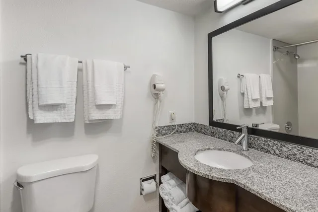 غرفة قياسية بسريرين كوين، Best Western Palm Beach Lakes 7/8