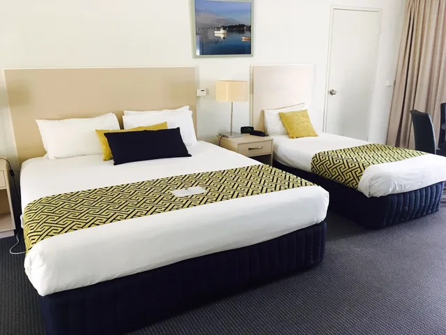 غرفة ديلوكس بسرير كينج مع أريكة، Best Western Fairway Motor Inn 2/5
