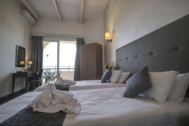 غرفة بسرير مزدوج بإطلالة على البحر، Europa Hotel 1/2