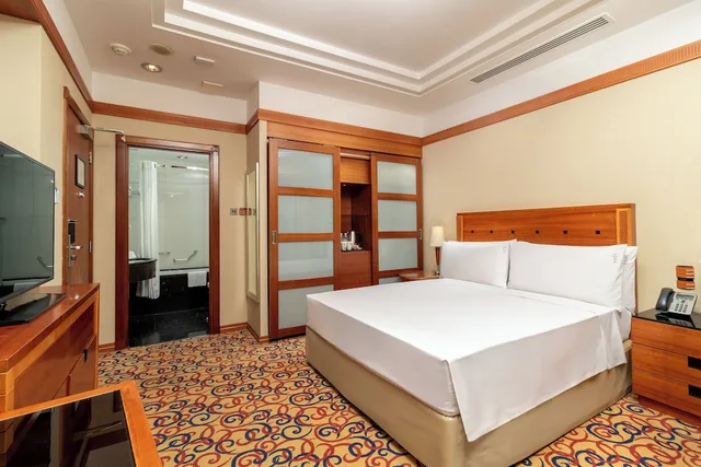 غرفة قياسية بسرير كينج للمدخنين، Holiday Inn Kuwait 4/10