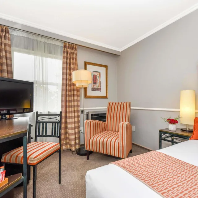 Standard, King Bed, Mercure Johannesburg Midrand 7/10