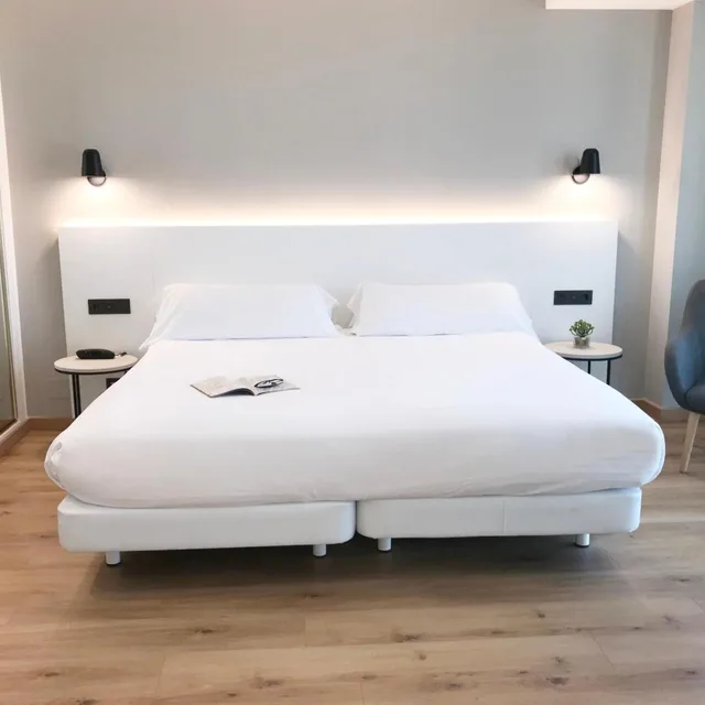 غرفة عائلية بسرير فردي بإطلالة على البحر، Principe de Asturias Hotel 8/8