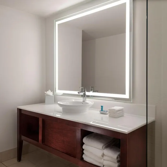 Guest Room, Traditional, 2 Queen Beds, Aloft Nashville West End 5/6