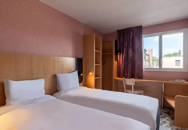 Twin room, B&B HOTEL Amiens Centre Cathedrale 1/5