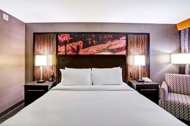 Room, Queen Bed, Executive Level, Bathtub, Accessible، Doubletree Hotel Downtown Wilmington Legal 4/7