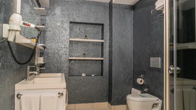 جناح بشرفة، MOX Hotel 8/10