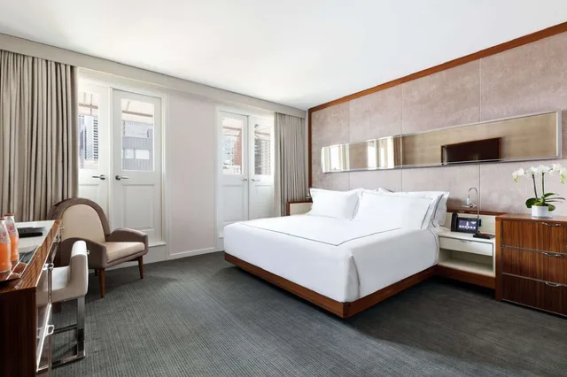 غرفة بسرير مزدوج بشرفة، 33 Hotel, New York City, Seaport 3/5