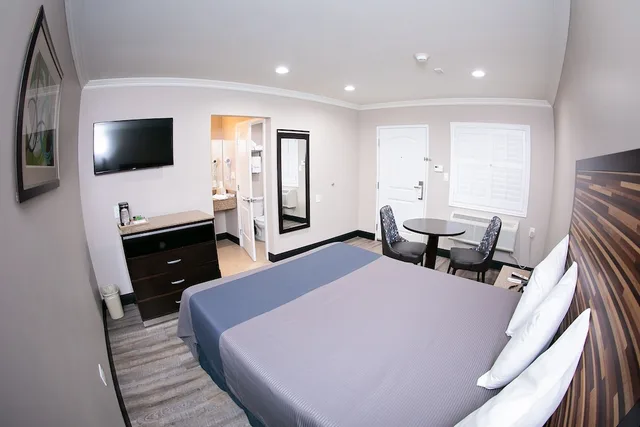 غرفة قياسية بسرير كوين، Diamond Bell Inn And Suites 2/5