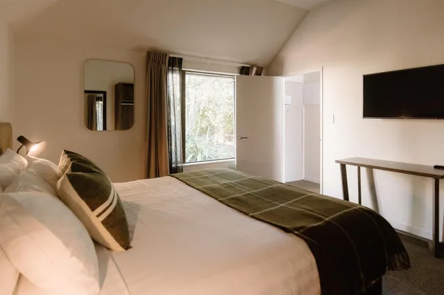 Premium, Apartment, 2 King Beds, Edgewater Hotel 3/6