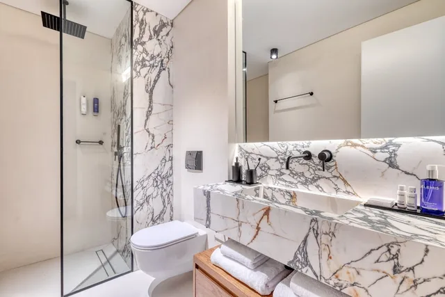 Cozy, Basement, Queen Bed, Shared Patio، Neoma 3/3