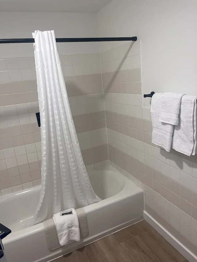 Standard, 2 Queen Beds, King Oscar Motel 10/10