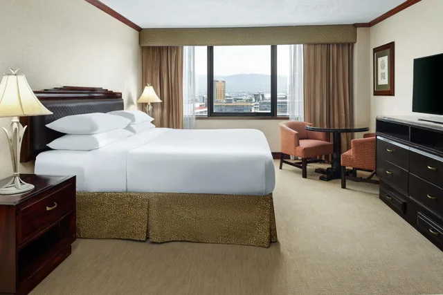 غرفة قياسية ركنية بسرير كينج بإطلالة على المدينة، Delta Hotels by Marriott San Jose Aurola 7/9