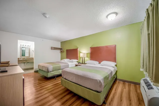 غرفة قياسية بسريرين مزدوجين، Motel6 Corpus Christi, TX - North 2/6