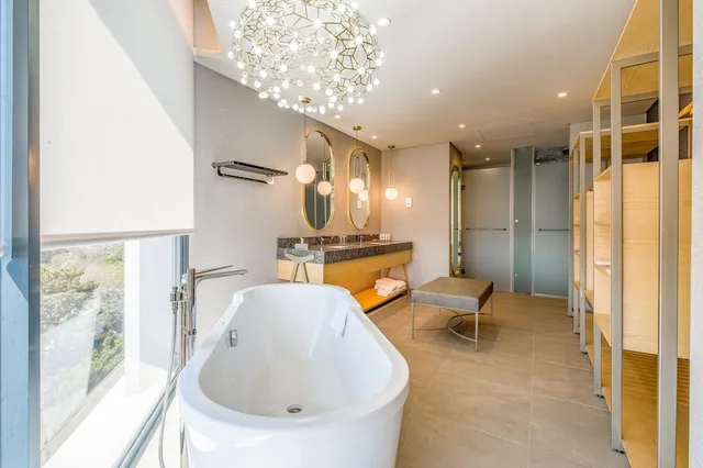 Diplomat, Suite, King Bed، Radisson Hotel & Convention Centre Johannesburg, O.R. Tambo 5/5