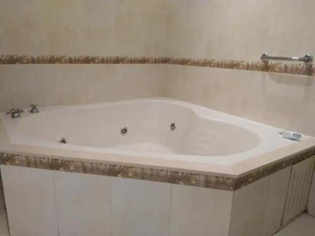 جناح بجاكوزي، A AND B INTERNACIONAL 8/10