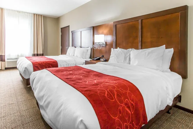 جناح بسريرين كوين مع أريكة لذوي الإعاقة، Comfort Suites West Omaha, NE 3/8