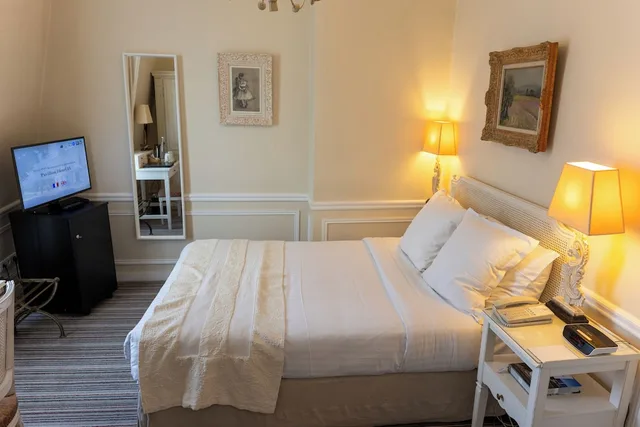 غرفة كلاسيكية بسرير مزدوج بإطلالة على المتنزه، Pavillon Henri IV 4/6