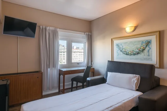 غرفة قياسية ثلاثية بسرير مزدوج وسرير فردي، Exe Hotel Colon 1/10