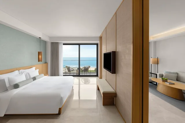 Monogram, Suite, King Bed, Ocean View, Monogram Lounge Access, Shilla Monogram Danang 3/8