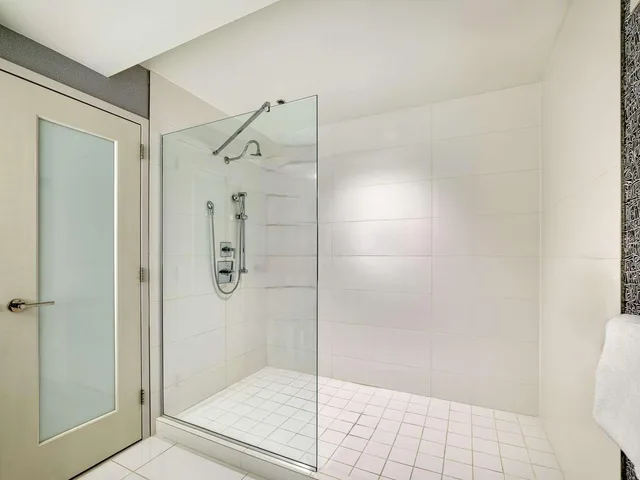 غرفة بزنس بسرير كينج بإطلالة على المدينة، The Royal Sonesta Minneapolis Downtown 1/2