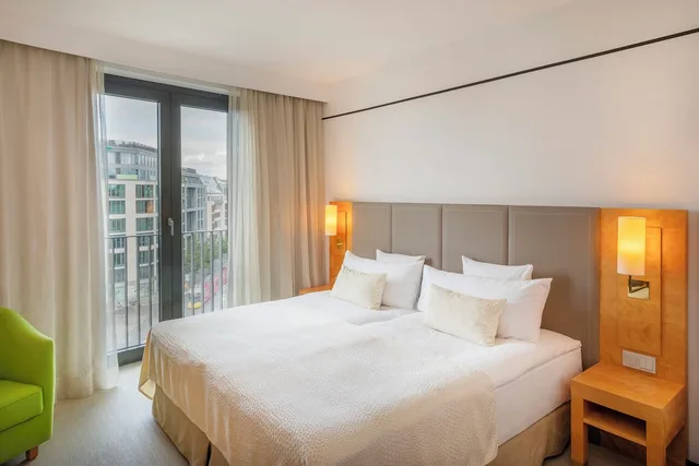 Premium, Twin Beds, River View, Melia Berlin 2/7