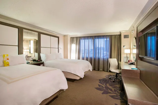 غرفة بسريرين مزدوجين بإطلالة على المدينة، Little Rock Marriott 1/3
