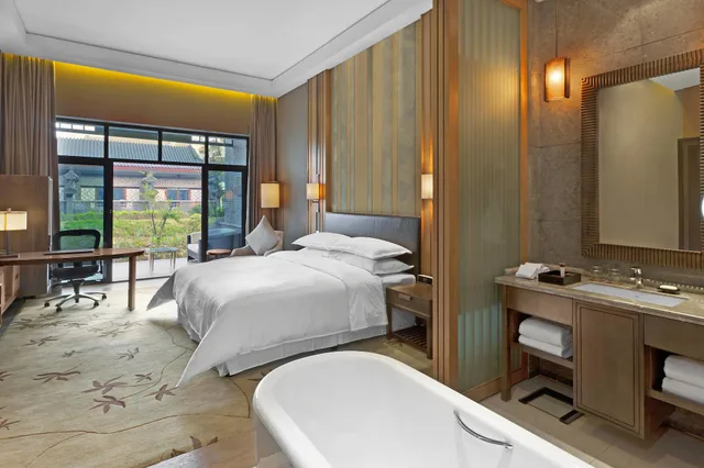 Marriott, Family, King Bed, Balcony، Sheraton Grand Hangzhou Wetland Park Resort 8/10