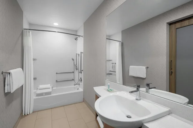 جناح بسرير كينج مع أريكة لذوي الإعاقة، SPRINGHILL SUITES IDAHO FALLS 8/9