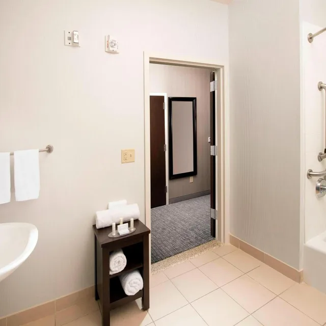 غرفة بسرير كينج، Courtyard by Marriott Tyler 6/7