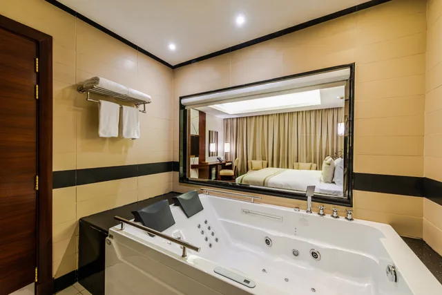 غرفة سوبيريور بسرير كينج، فندق بلو دايموند(Blue Diamond hotel) 2/3