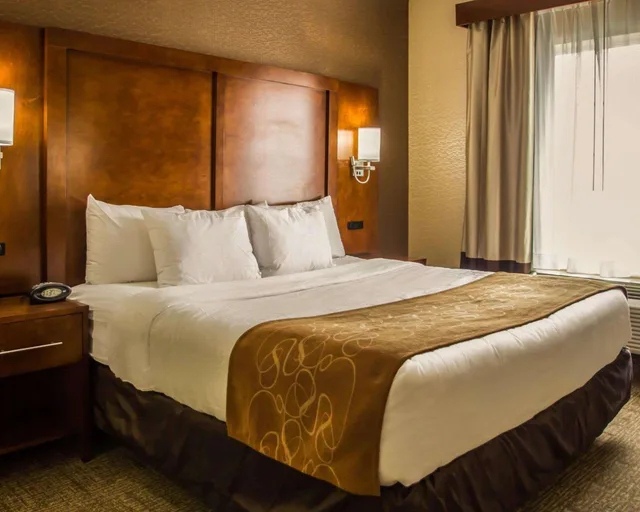 جناح، Quality Suites NYC Gateway 1/2