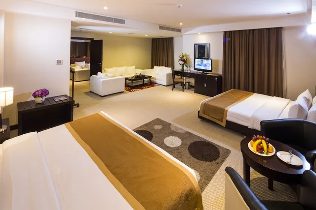 جناح ملكي بسريرين كينج، Monroe Hotel Bahrain 4/5