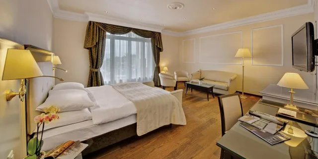 جناح جونيور بإطلالة على البحيرة، Grand Hotel Suisse Majestic 2/5