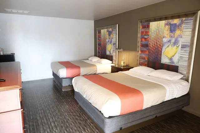 Room, 2 Queen Beds, Golden Key Motel 1/3