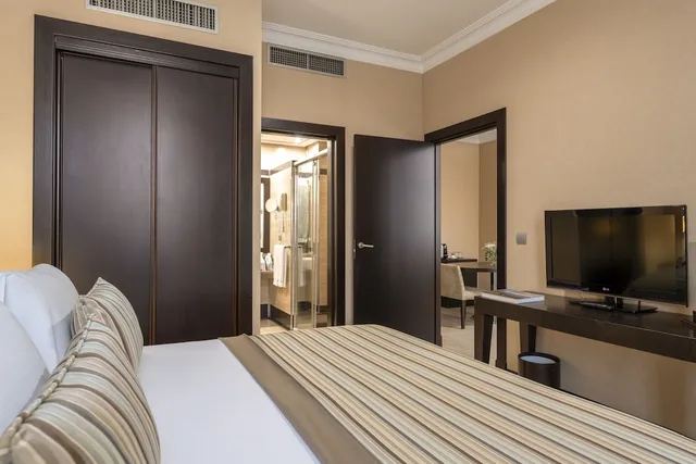 جناح جونيور بسرير كوين، Hotel Saray 6/10