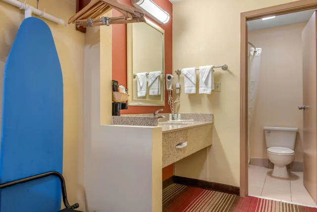 غرفة بسرير كوين، Quality Inn Columbus-East 7/7