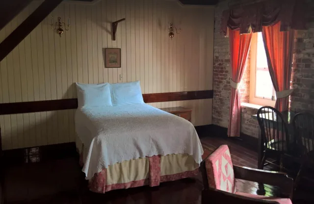 Contemporary, Suite, King Bed، Copper and Lumber Store Hotel Boutique 6/9